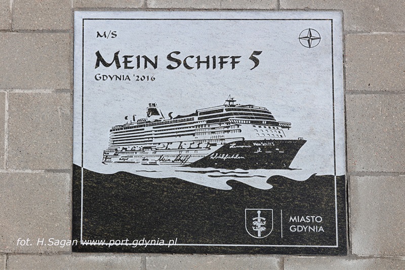 Tablica Mein Schiff 5 (Fot.: H. Sagan)