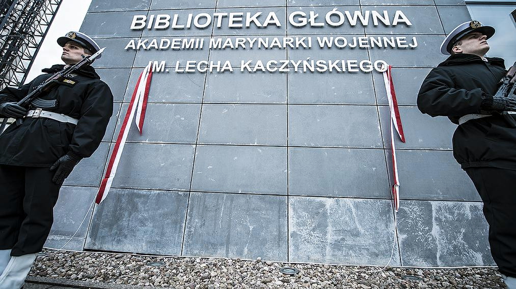 Uroczystości nadania imienia Lecha Kaczyńskiego bibliotece Akademii Marynarki Wojennej w Gdyni. Fot.: MON
