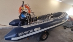 Dwie motorowe łodzie hybrydowe typu RIB