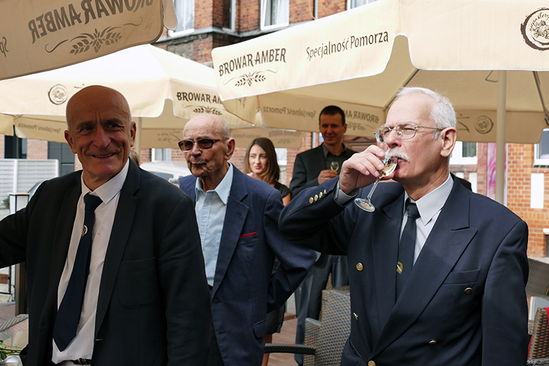 Kieliszek Gold Wasseru za pomyślność rejsów w zaświatach