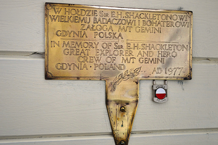 Tablica pamiątkowa z kościółka w Grytviken fot. Marek Kurkiewicz