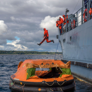 ORP-Zbyszko- szkolenie-z-ratownictwa-morskiego