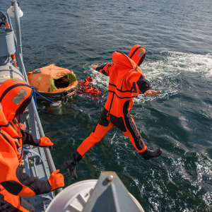 ORP-Zbyszko- szkolenie-z-ratownictwa-morskiego