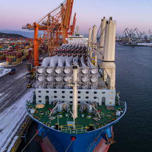 Dostawa-lopat-turbin-wiatrowych-w-Porcie-Gdynia