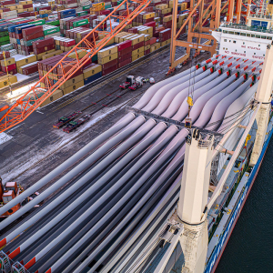 Dostawa-lopat-turbin-wiatrowych-w-Porcie-Gdynia