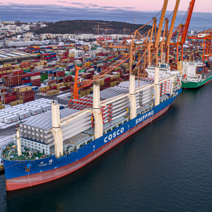 Dostawa-lopat-turbin-wiatrowych-w-Porcie-Gdynia