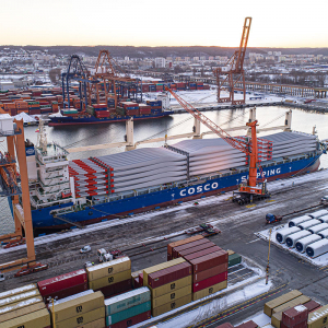 Dostawa-lopat-turbin-wiatrowych-w-Porcie-Gdynia