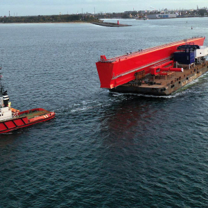 Transport suwnicy Konecranes drogą morską