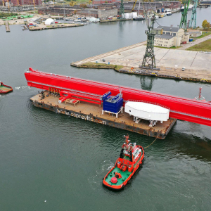 Transport suwnicy Konecranes drogą morską