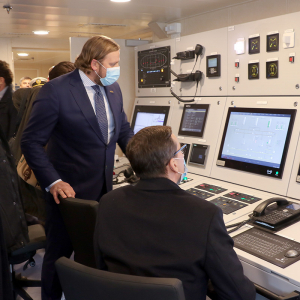 Premier Mateusz Morawiecki i Marcin Ryngwelski, prezes zarządu Remontowa Shipbuilding SA