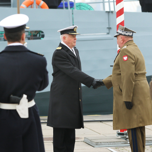 Uroczystość podniesienia bandery na ORP Albatros