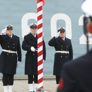 Uroczystość podniesienia bandery na ORP Albatros