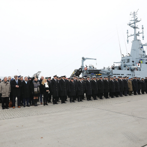 Uroczystość podniesienia bandery na ORP Albatros