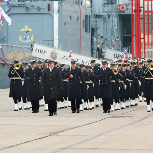 Uroczystość podniesienia bandery na ORP Albatros