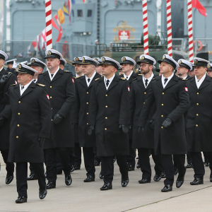 Uroczystość podniesienia bandery na ORP Albatros
