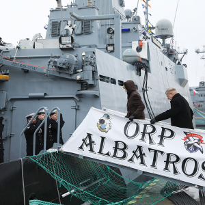 Uroczystość podniesienia bandery na ORP Albatros