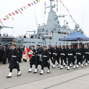 Uroczystość podniesienia bandery na ORP Albatros