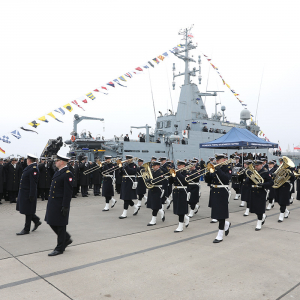 Uroczystość podniesienia bandery na ORP Albatros