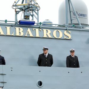 Uroczystość podniesienia bandery na ORP Albatros