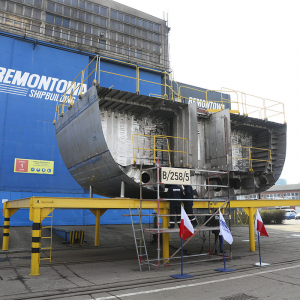 Uroczystość położenia stępki pod budowę ORP Rybitwa