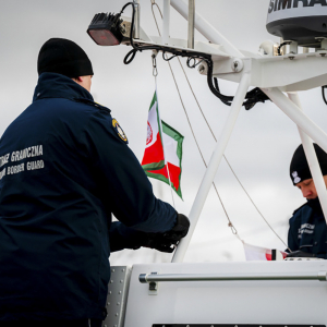 Uroczystość wdrożenia do służby dwóch nowych poduszkowców SG-413 i SG-414. Fot. Piotr Kurasz