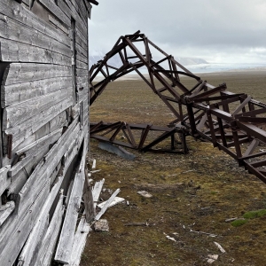 Pozostałości radiostacji Calypsobyen. Fot.: Marcin Dobrowolski