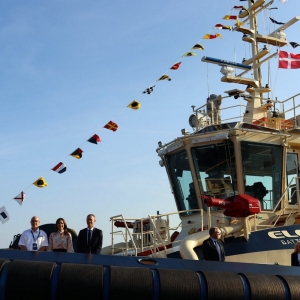 Królowa Maria na pokładzie holownika Svitzer Ingrid. Fot.: Copenhagen Malmö Port