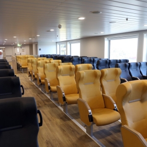 Fotele lotnicze dla pasażerów w części wspólnej.