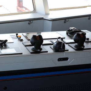 Urządzenia na mostku.