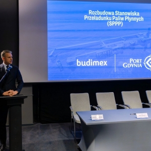 Podpisanie umowy na realizację projektu „Rozbudowa Stanowiska Przeładunku Paliw Płynnych (SPPP)” w Porcie Gdynia.