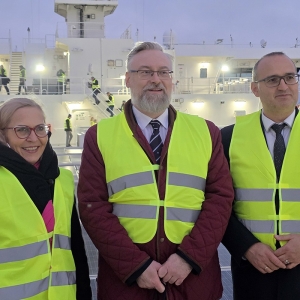 Od lewej: Anna Galic, Rafał Kwapisz i wicewojewoda Emil Rojek. Fot. D. Adamski / Port Gdynia