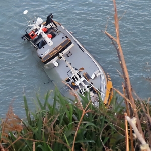 W zbiornikach Resolute jest 10 tys. litrów paliwa. Fot. Marc Evans/Facebook 