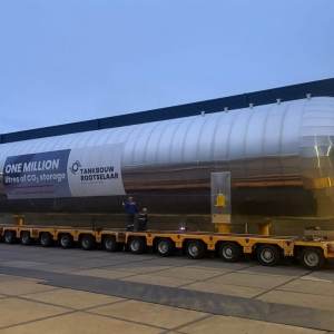 Jeden ze zbiorników do składowania CO2 w terminalu lądowym, którego budowa jest kontynuowana aż do rozpoczęcie planowanego składowania CO₂ w połowie 2026 r.