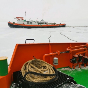 Akcja lodołamania na jeziorze Dąbie.