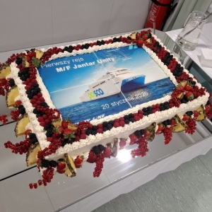 Na torcie był oczywiście wizerunek promu.