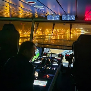 Na mostku Jantara podczas nocnego wyjścia promu ze Świnoujścia do Trelleborga.