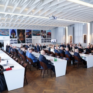 Obrady Forum Okrętowego w Sali Tradycji Gdańskiej Stoczni Remontowej, 15 kwietnia 2026 r.