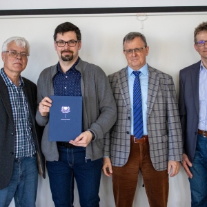 Absolwenci II edycji studiów podyplomowych „Budowa Okrętów” w Instytucie Budowy Okrętów Politechniki Gdańskiej.