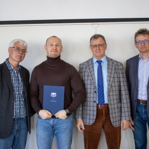 Absolwenci II edycji studiów podyplomowych „Budowa Okrętów” w Instytucie Budowy Okrętów Politechniki Gdańskiej.