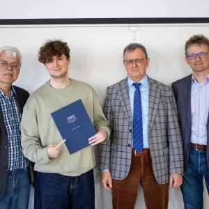 Absolwenci II edycji studiów podyplomowych „Budowa Okrętów” w Instytucie Budowy Okrętów Politechniki Gdańskiej.