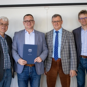 Absolwenci II edycji studiów podyplomowych „Budowa Okrętów” w Instytucie Budowy Okrętów Politechniki Gdańskiej.