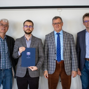 Absolwenci II edycji studiów podyplomowych „Budowa Okrętów” w Instytucie Budowy Okrętów Politechniki Gdańskiej.