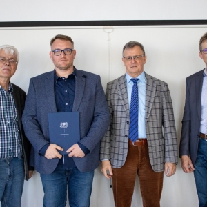 Absolwenci II edycji studiów podyplomowych „Budowa Okrętów” w Instytucie Budowy Okrętów Politechniki Gdańskiej.