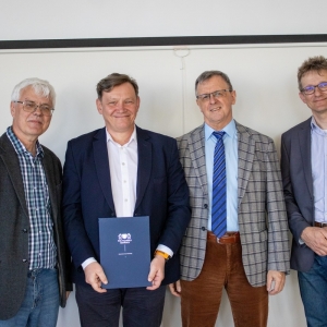 Absolwenci II edycji studiów podyplomowych „Budowa Okrętów” w Instytucie Budowy Okrętów Politechniki Gdańskiej.