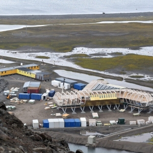 Etapy budowy nowego budynku Polskiej Stacji Arktycznej im. Henryka Arctowskiego. Fot.: Arctowski Polish Antarctic Station/fb