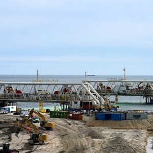 Zanurzanie pierwszego elementu tunelu pod cieśniną Bełt Fehmarn. Fot. Sund & Bælt /materiały prasowe