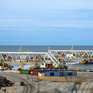Zanurzanie pierwszego elementu tunelu pod cieśniną Bełt Fehmarn. Fot. Sund & Bælt /materiały prasowe