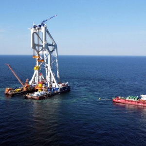 Instalacja fundamentów morskiej farmy wiatrowej Baltica 2. Fot.: PGE/materiały prasowe
