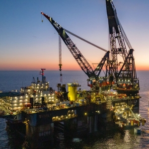 Polenergia i Equinor_Thialf_montaz fudamentow na MFW Baltyk 2 i 3