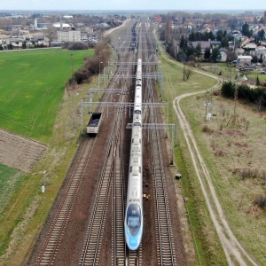 Nowy tor wraz z urządzeniami sterowania ruchem kolejowym oraz systemem ERTMS zostanie dostosowany do prędkości pociągów do 200 km/h. Fot. PLK/x.com